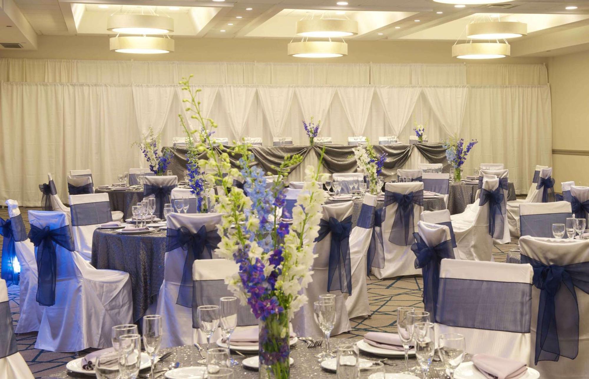 Embassy Suites By Hilton Detroit - Livonia/Novi Bagian luar foto