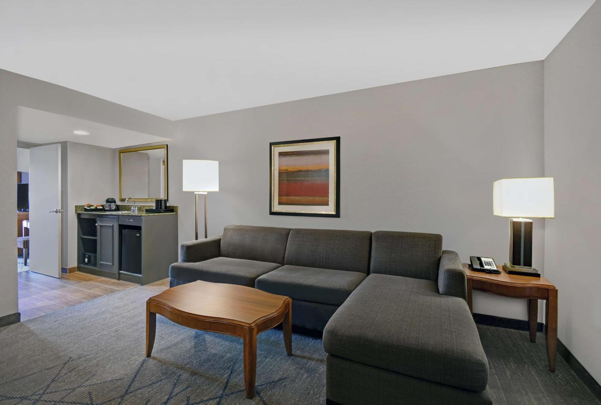 Embassy Suites By Hilton Detroit - Livonia/Novi Bagian luar foto