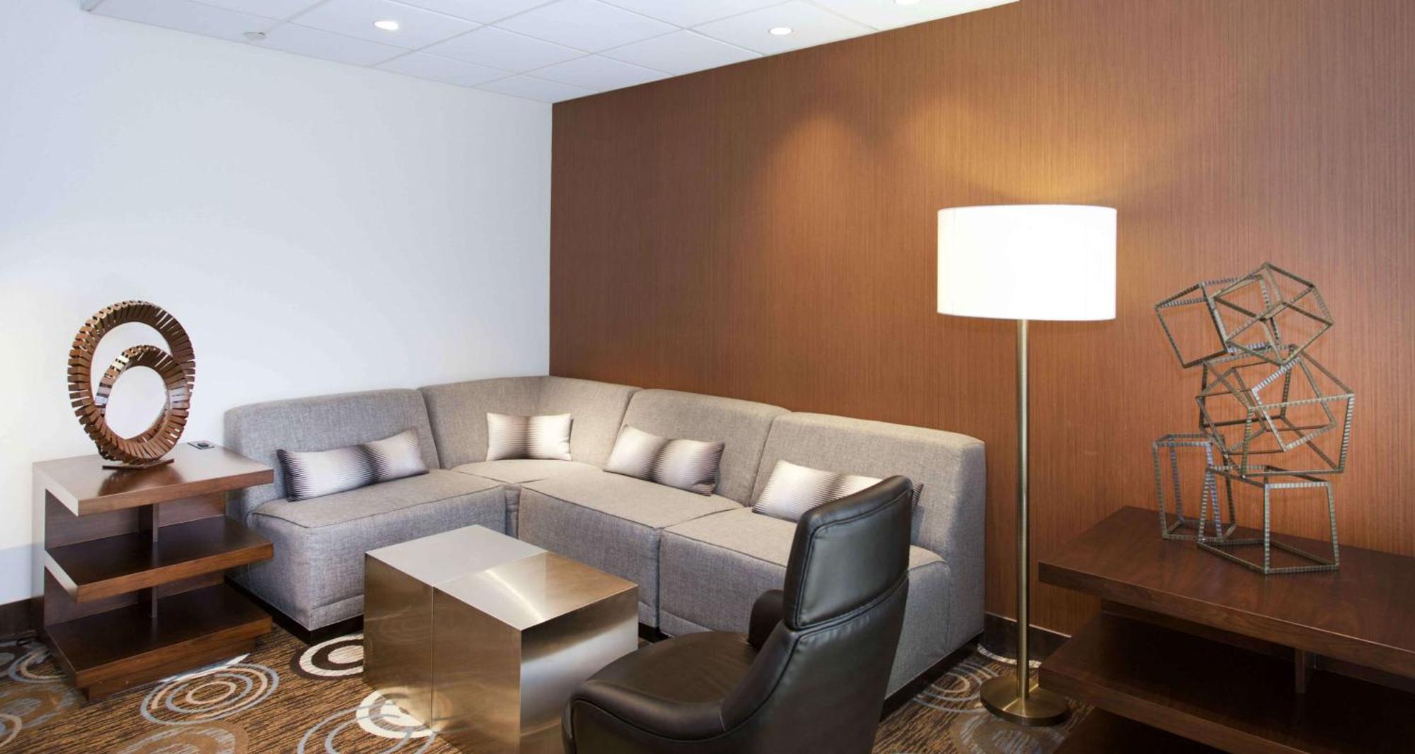 Embassy Suites By Hilton Detroit - Livonia/Novi Bagian luar foto