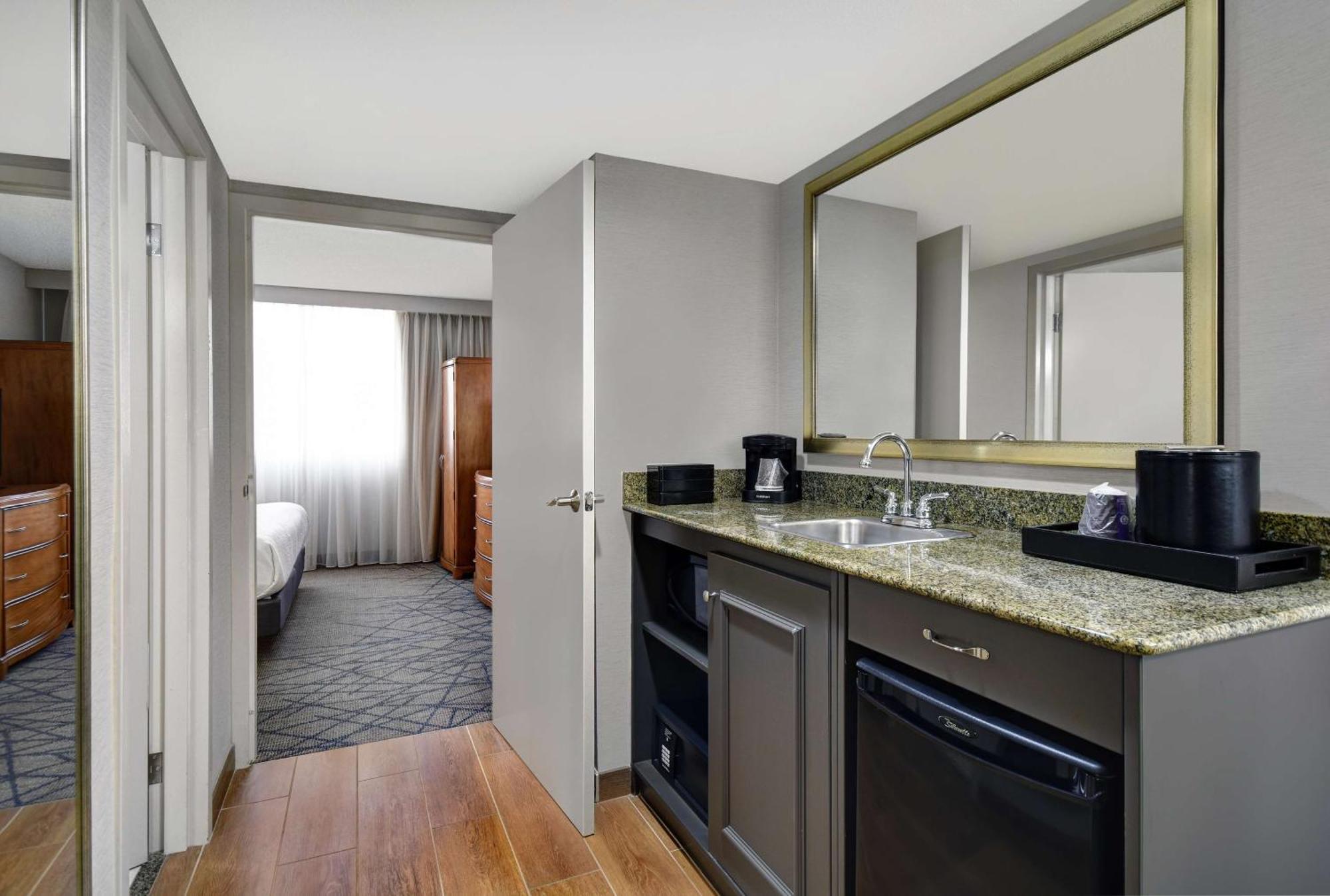 Embassy Suites By Hilton Detroit - Livonia/Novi Bagian luar foto