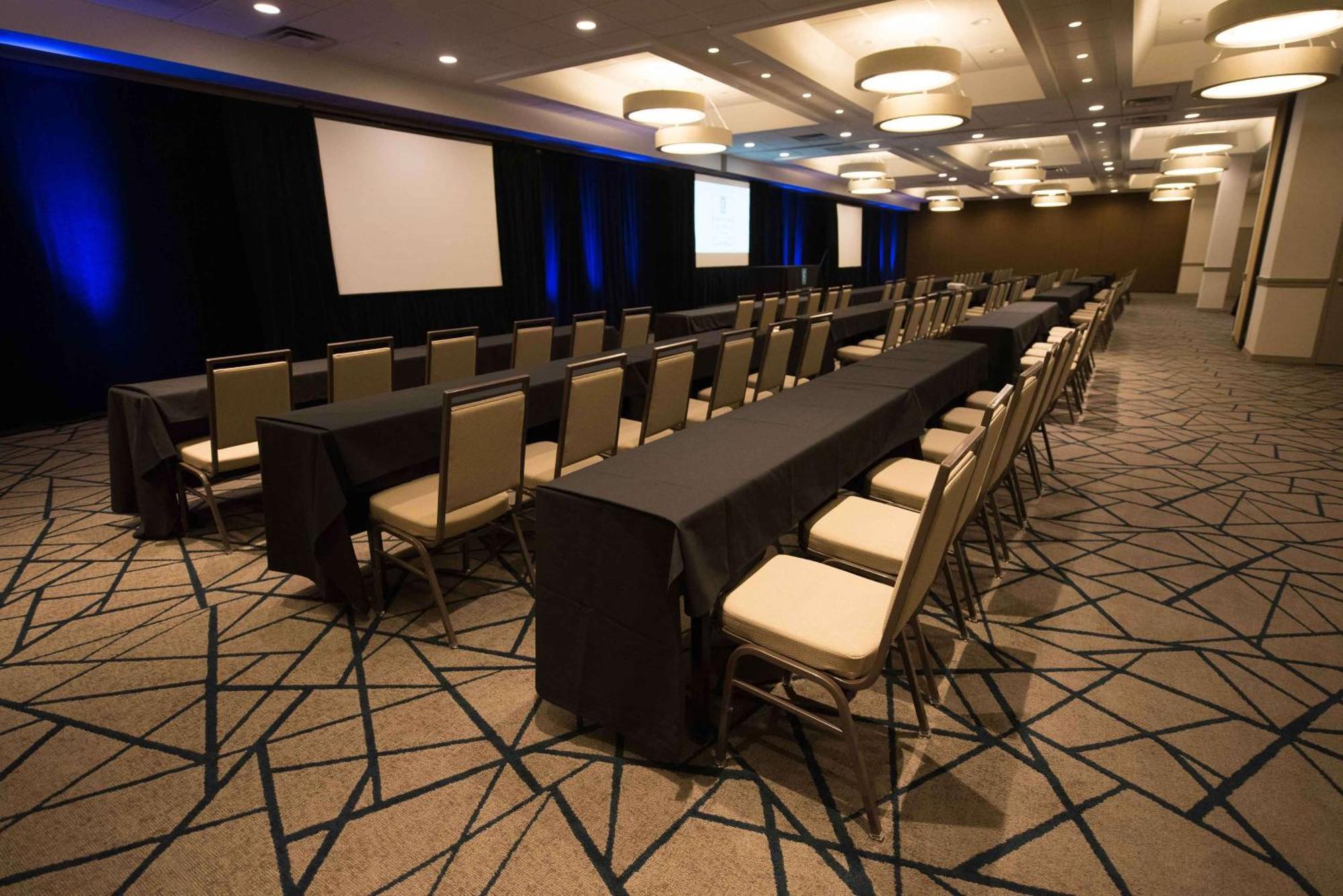 Embassy Suites By Hilton Detroit - Livonia/Novi Bagian luar foto