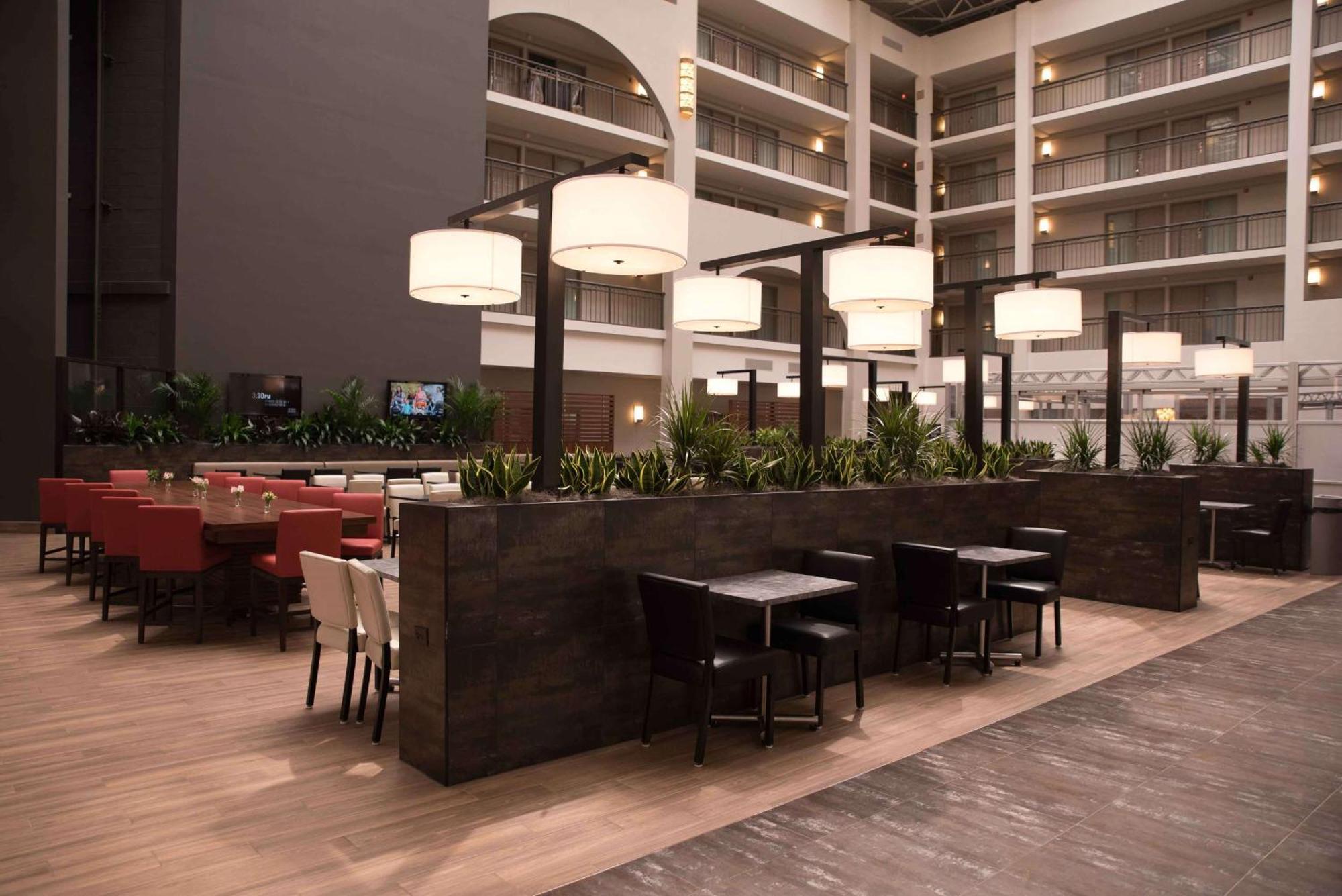 Embassy Suites By Hilton Detroit - Livonia/Novi Bagian luar foto