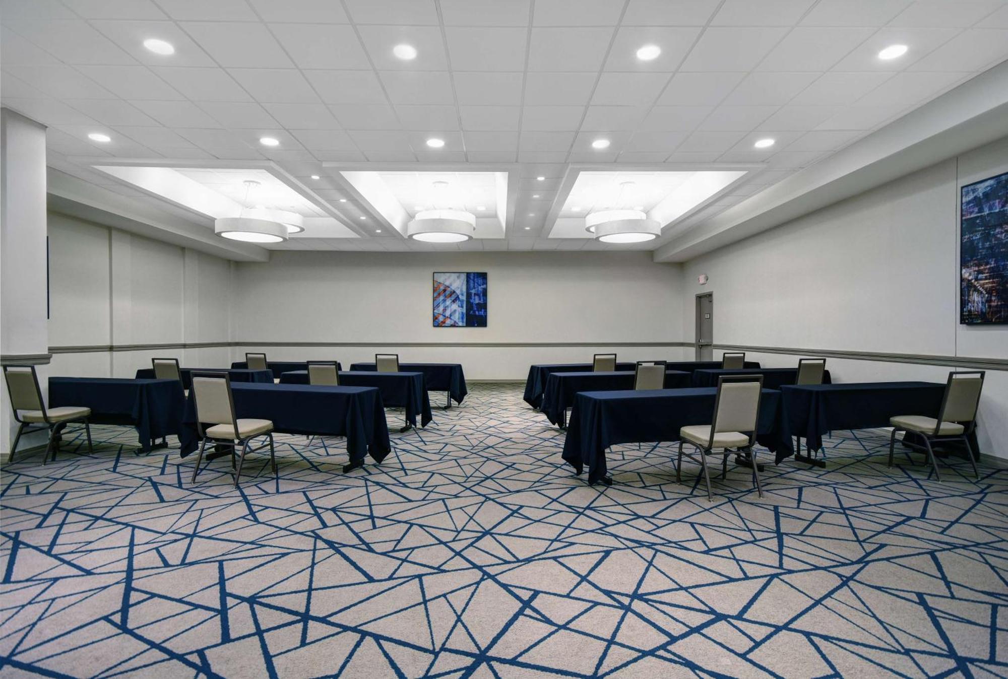 Embassy Suites By Hilton Detroit - Livonia/Novi Bagian luar foto