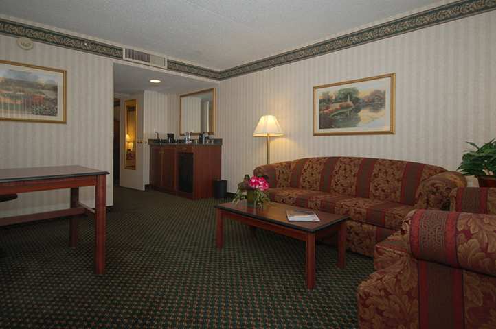 Embassy Suites By Hilton Detroit - Livonia/Novi Bagian luar foto