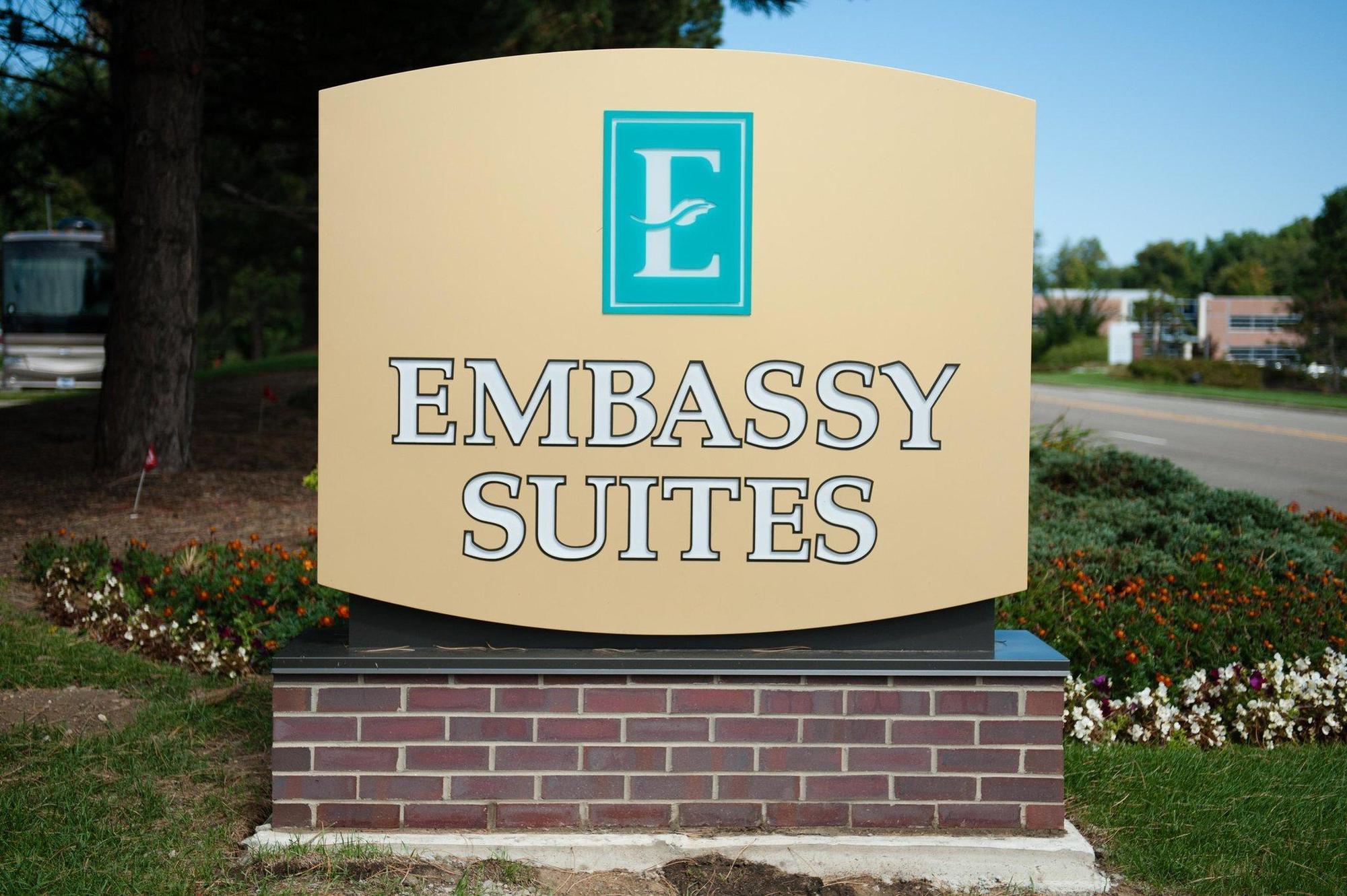 Embassy Suites By Hilton Detroit - Livonia/Novi Bagian luar foto