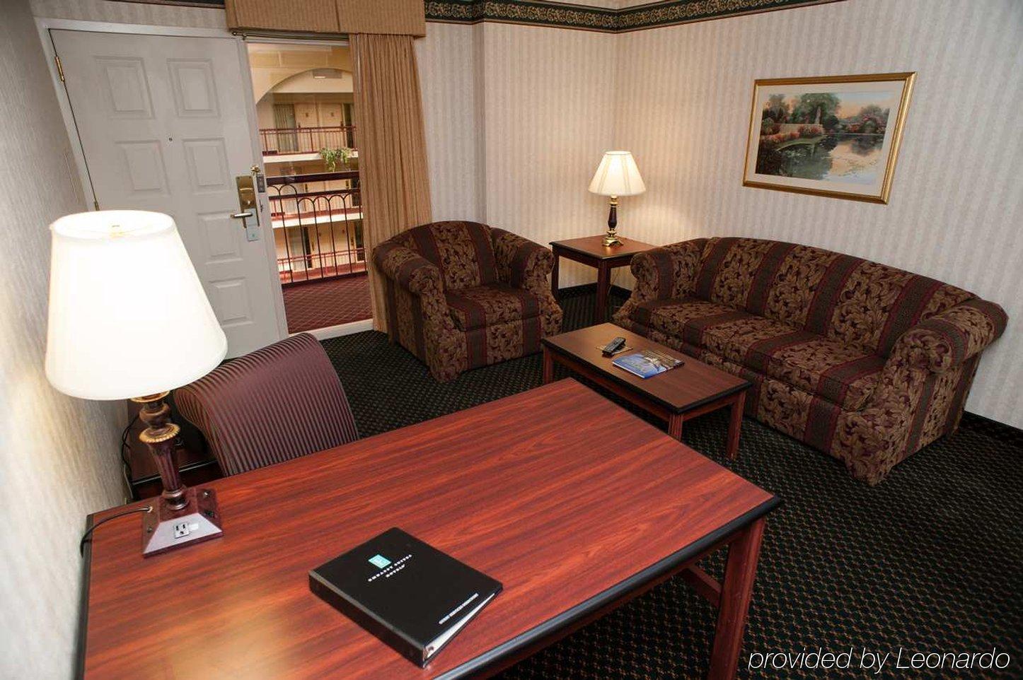 Embassy Suites By Hilton Detroit - Livonia/Novi Bagian luar foto