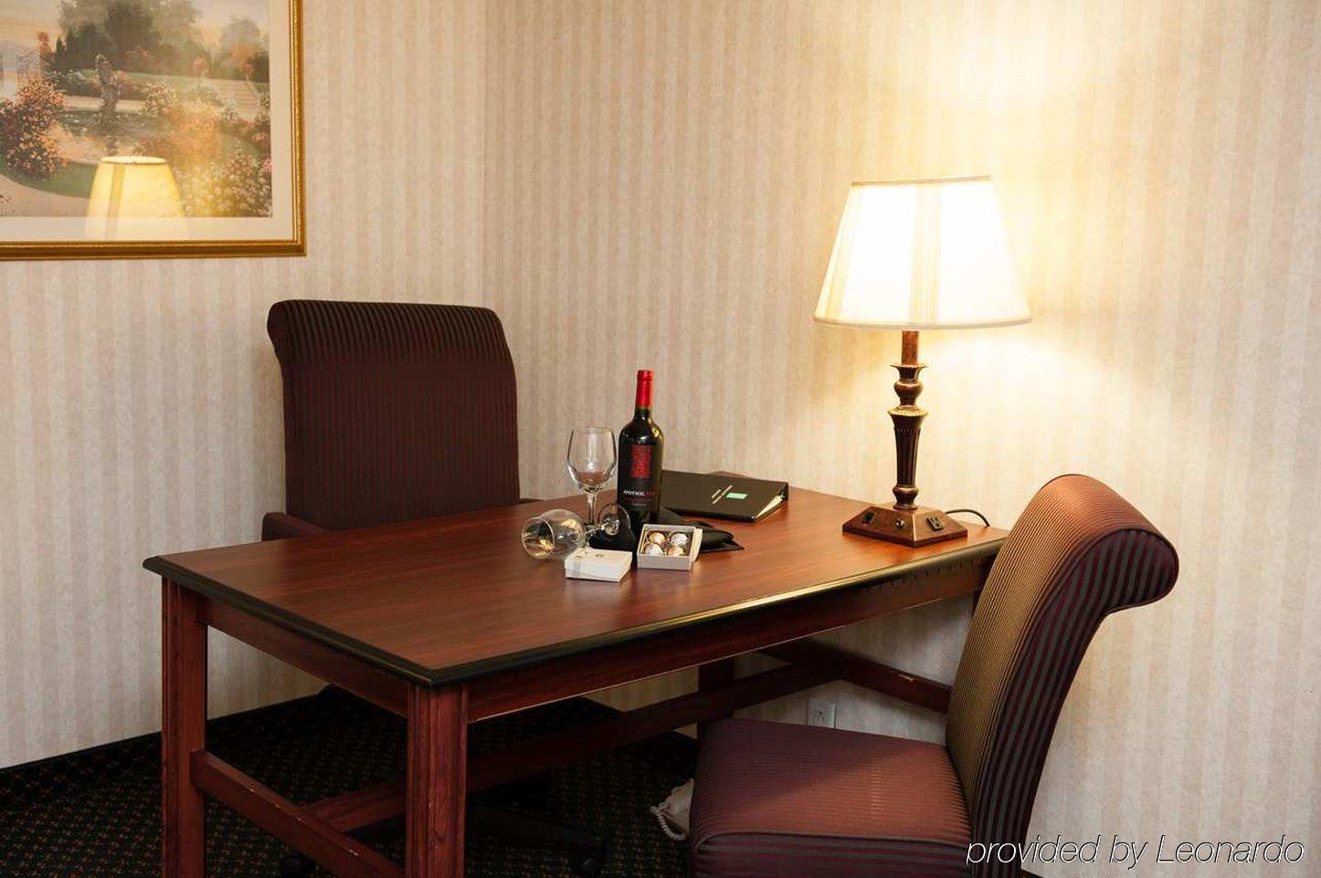 Embassy Suites By Hilton Detroit - Livonia/Novi Bagian luar foto