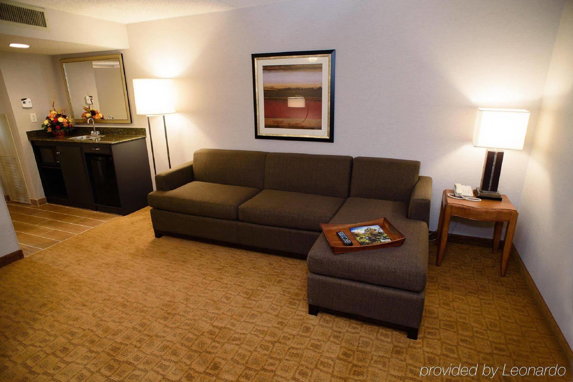 Embassy Suites By Hilton Detroit - Livonia/Novi Bagian luar foto